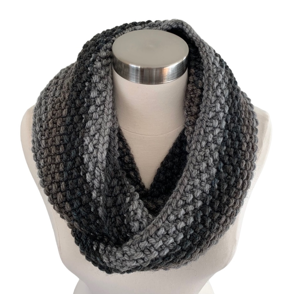 Chunky Knit Infinity Scarf - Black and Gray
